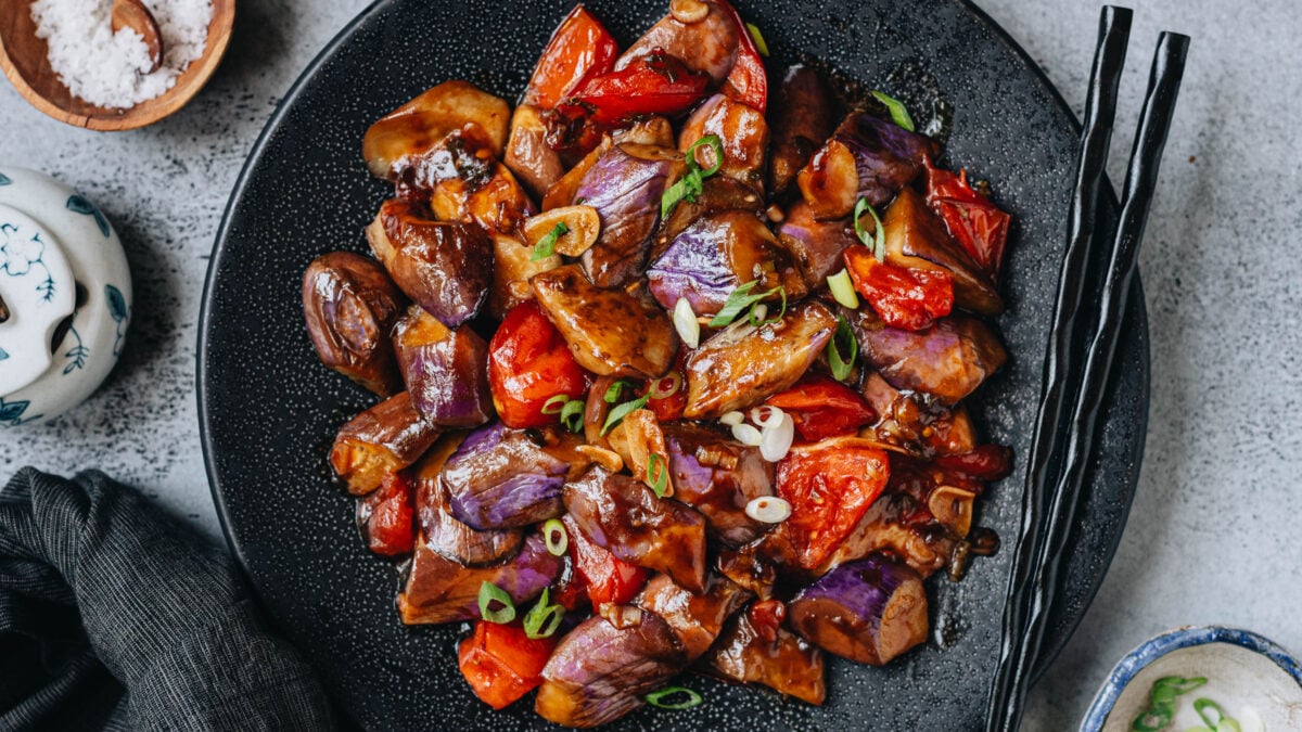 Eggplant with Tomato (西红柿炒茄子)

