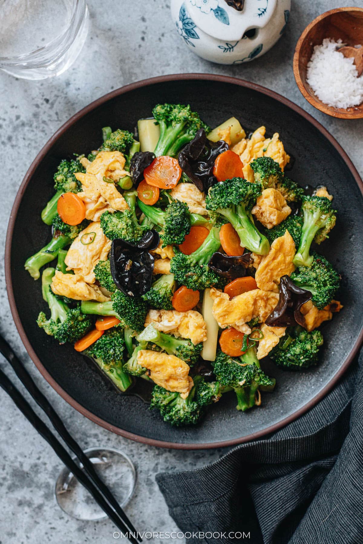 broccoli egg stir fry with carrots and wood ear mushrooms