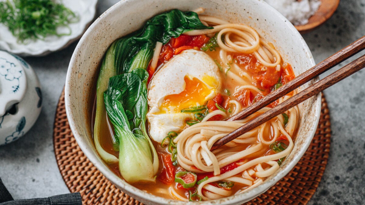 Chinese Tomato Noodle Soup

