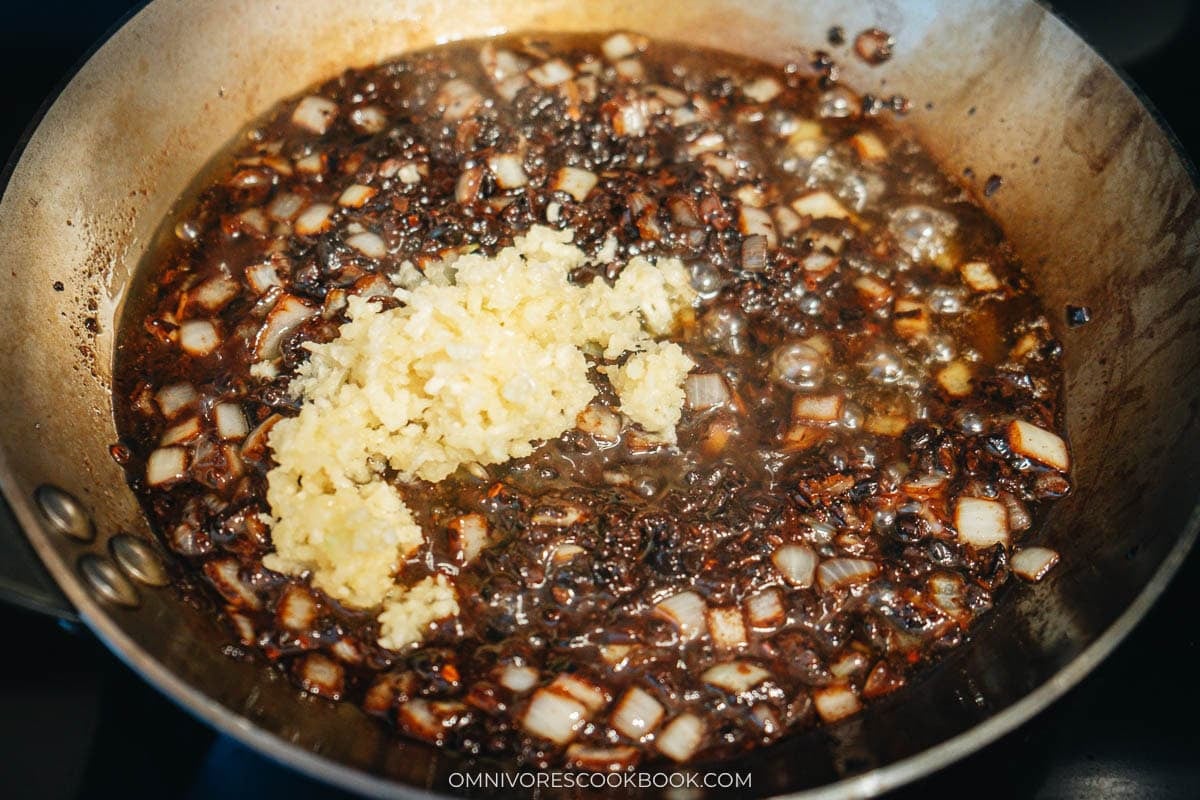 Adding the finishing aromatics