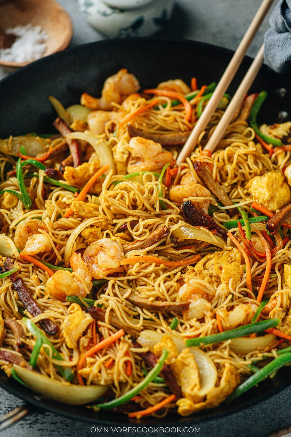 Singapore mei fun loaded with shrimp, pork, egg, onion, and pepper