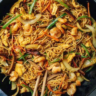 Singapore mei fun loaded with shrimp, pork, egg, onion, and pepper