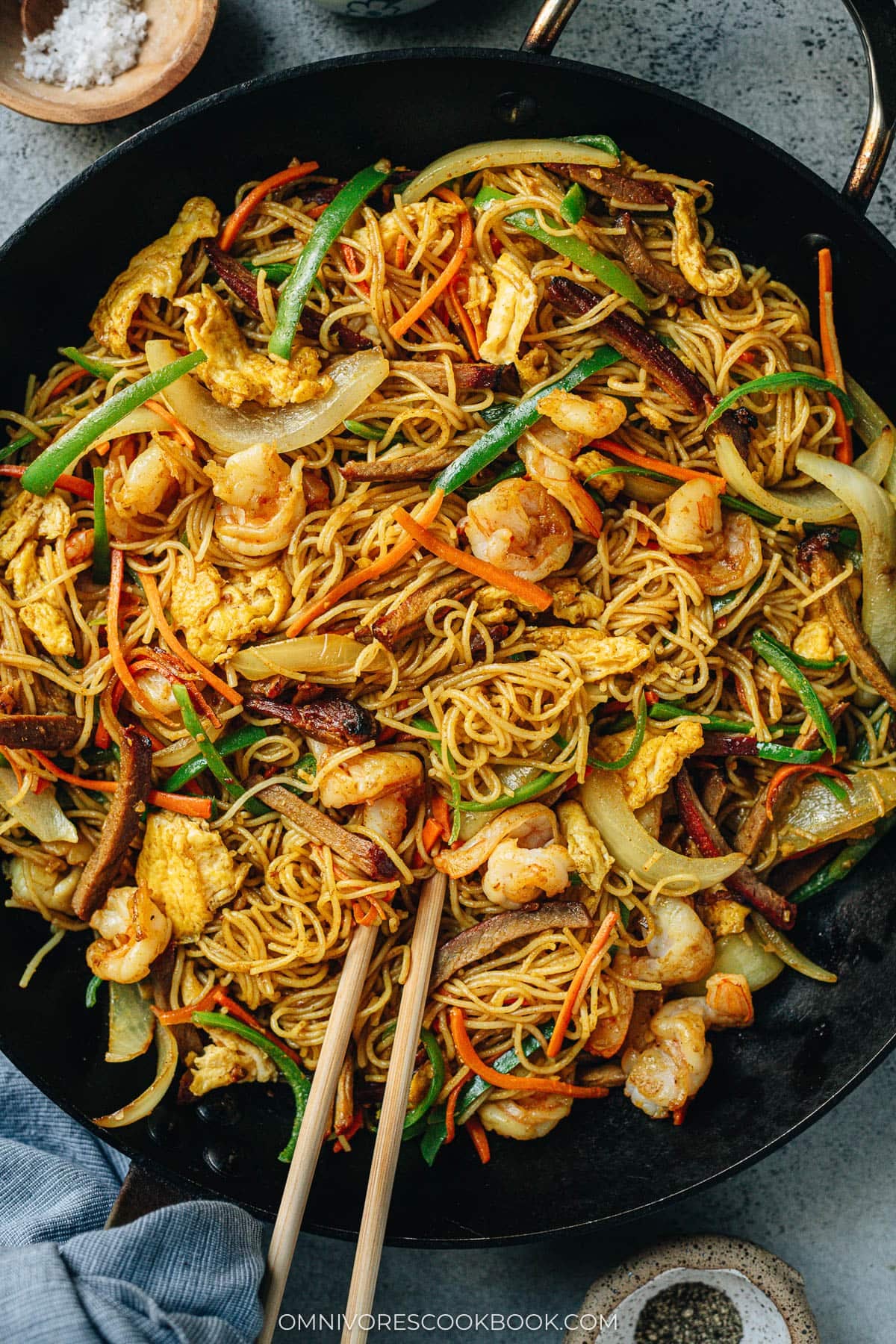 Singapore mei fun loaded with shrimp, pork, egg, onion, and pepper