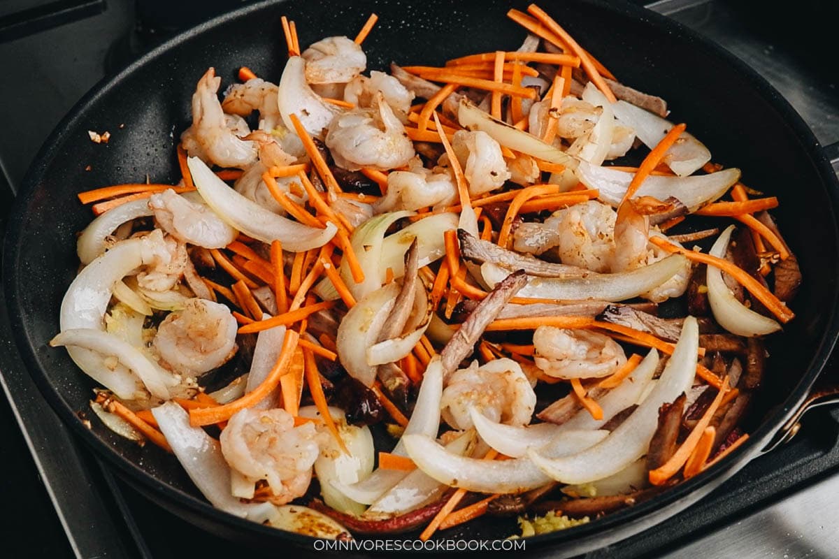 carrots and rest of ingredients cooking