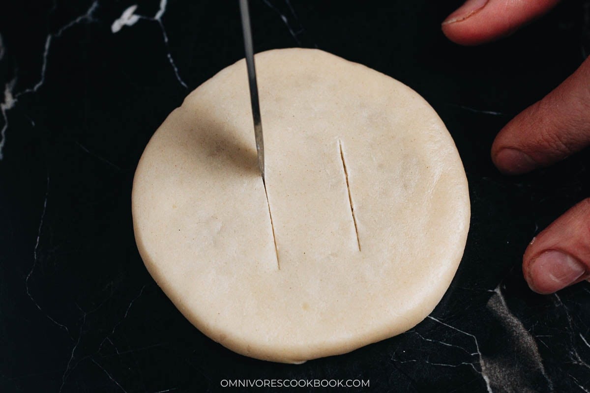 Scoring wife&rsquo;s cake top before baking