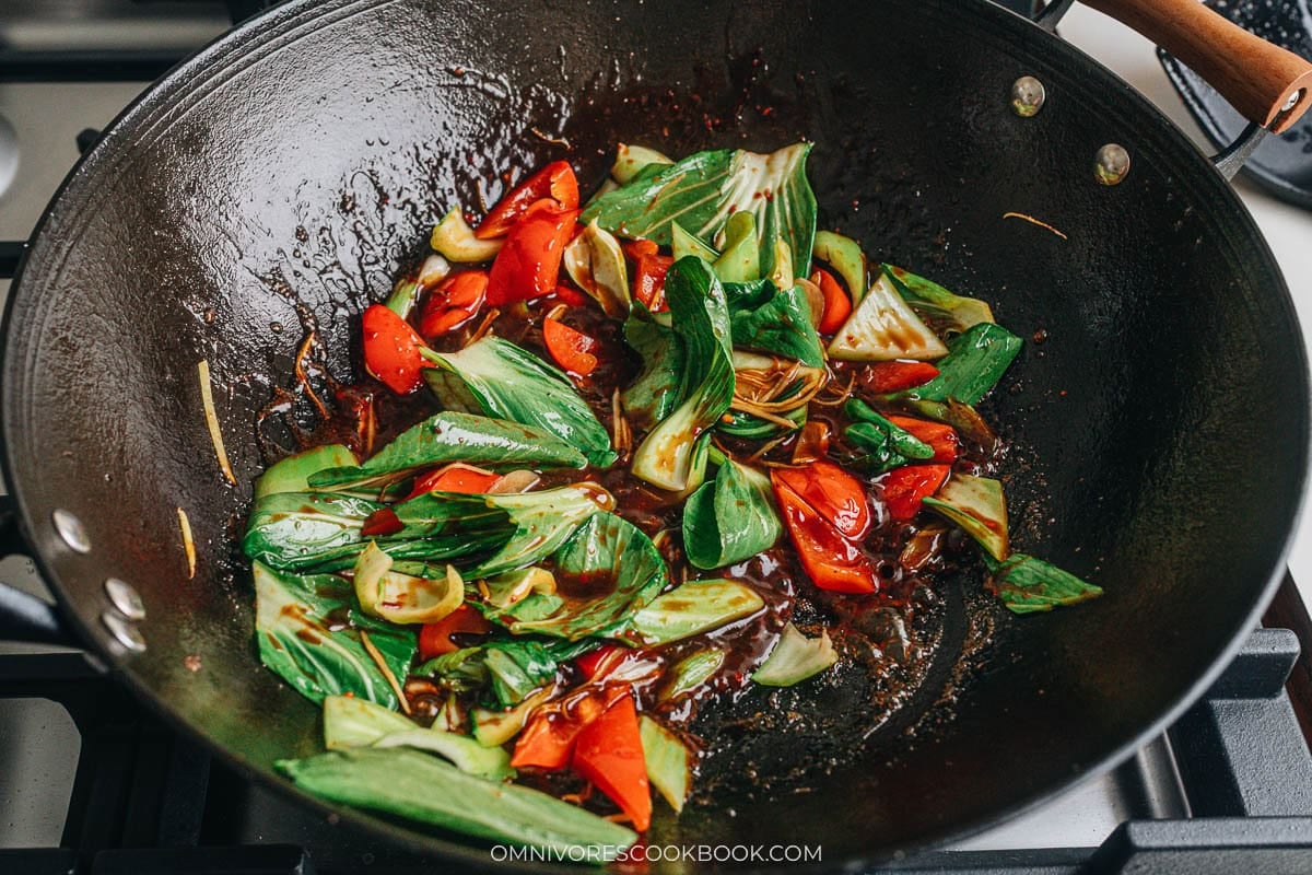 adding the sauce to vegetables