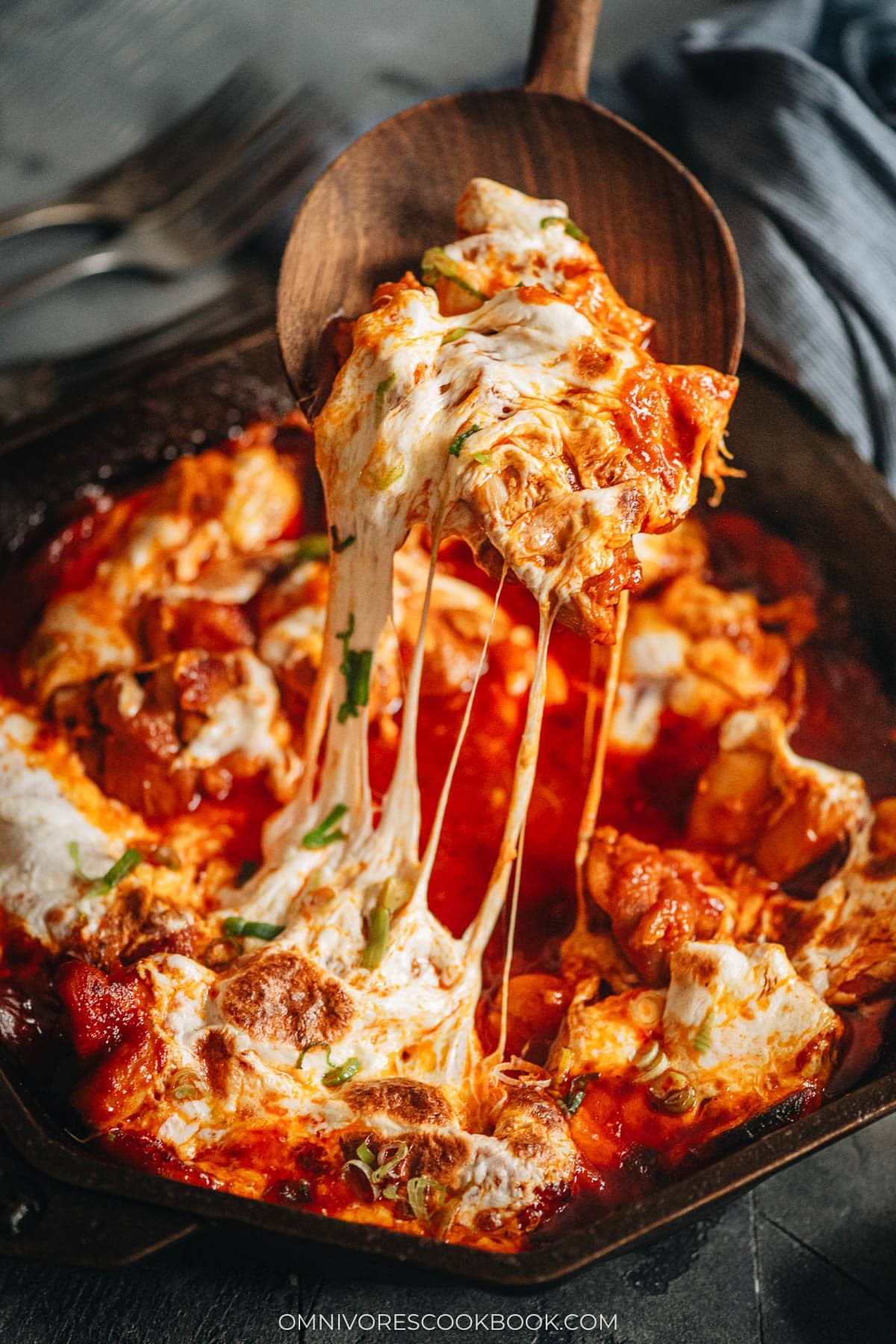 Korean Fire Chicken (Cheese Buldak) - It features chunky, juicy chicken swamped in a chili sauce with chewy rice cakes and melty cheese. It contains all the essence of a pizza and it’s addictively good. It’s extremely easy to put together and takes no time to make. If you’re looking for a quick one-pan dinner recipe, look no further! {Gluten-Free adaptable} Korean fire chicken with cheese