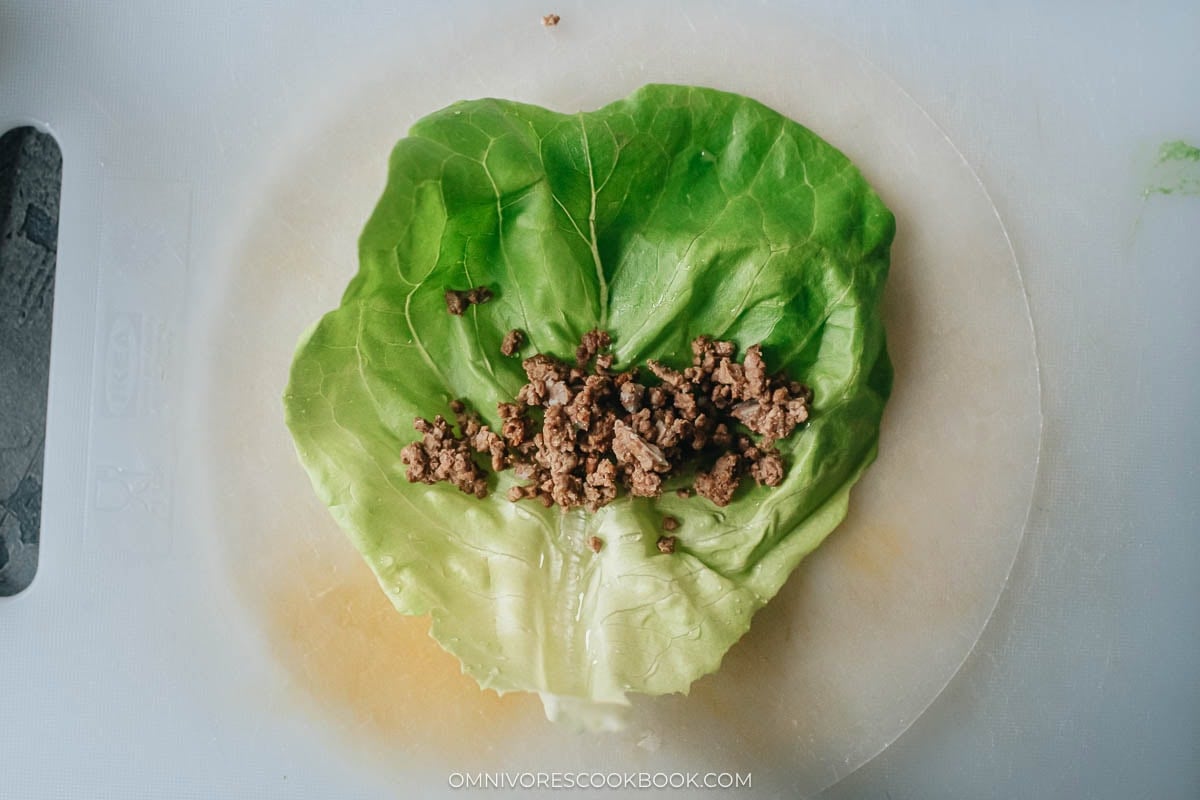 lettuce and meat with rice paper
