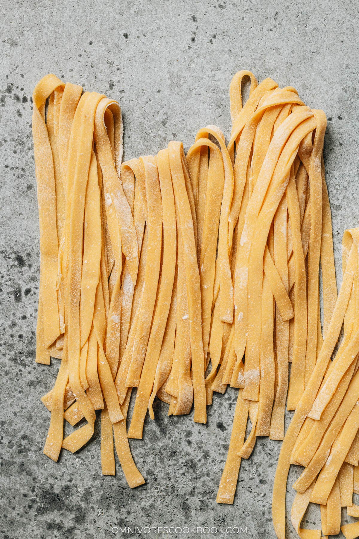Homemade Egg Noodles (鸡蛋面)