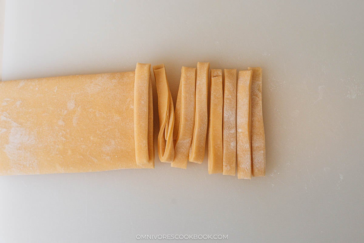 Slice the dough into noodles.