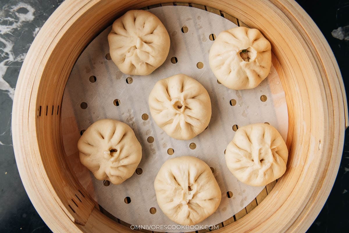 steaming the chicken buns