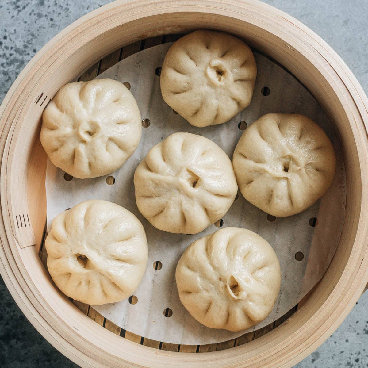 Steamed Chicken Buns (鸡肉滑鸡包)