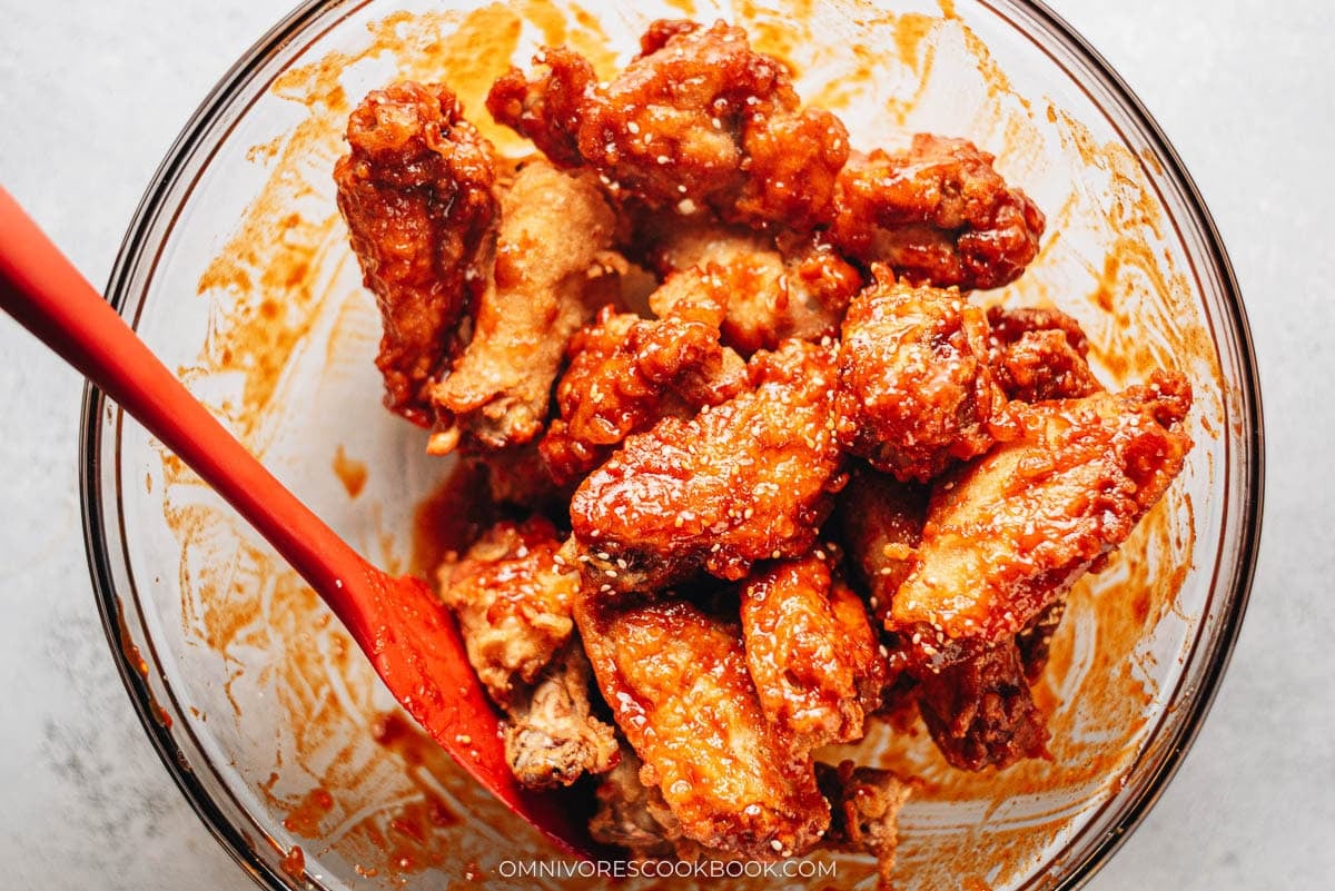 tossing wings with sauce
