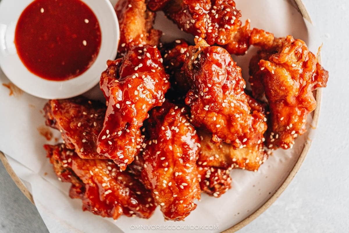 Korean Fried Chicken Wings serve with sauce 