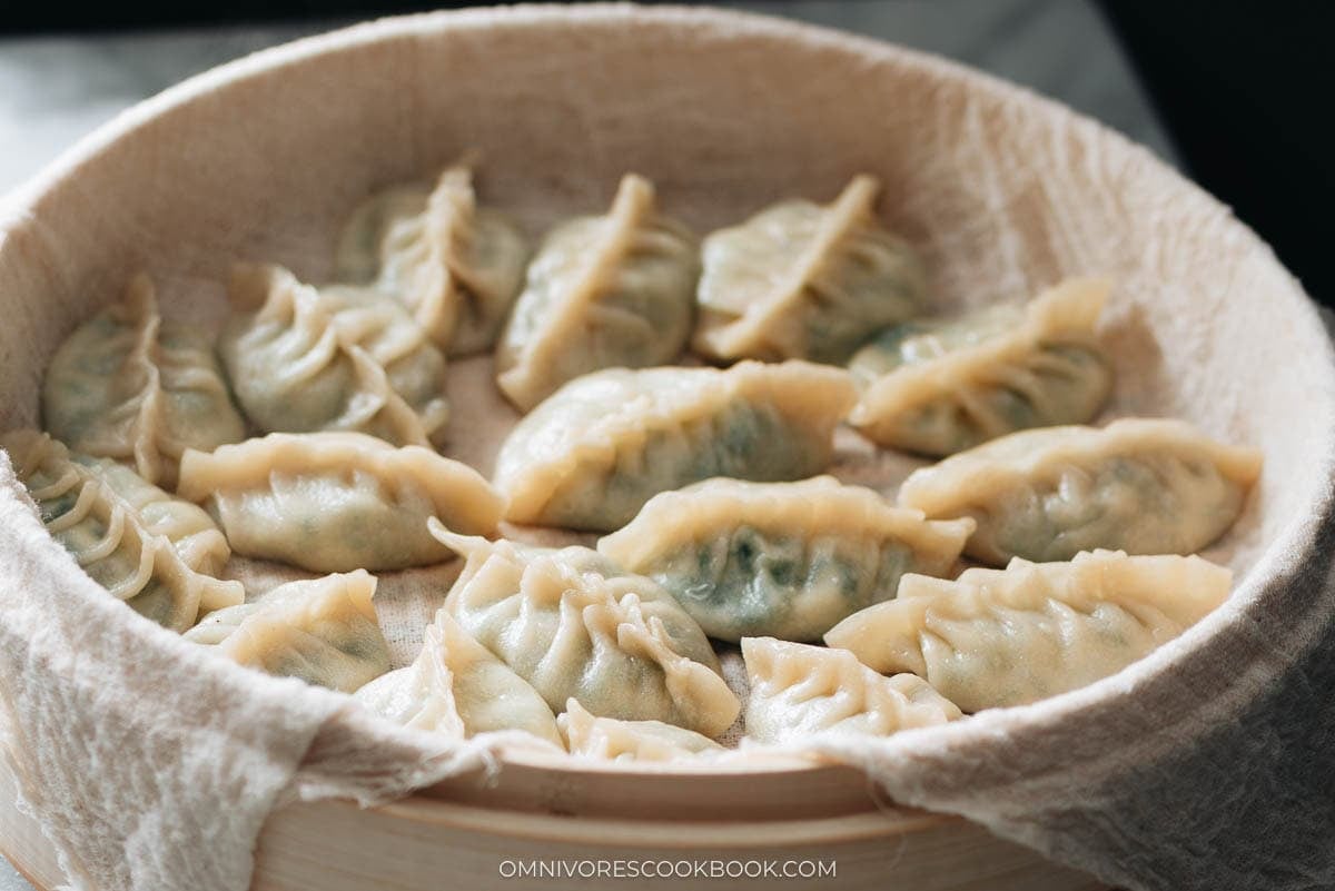 steaming the nepalese dumplings
