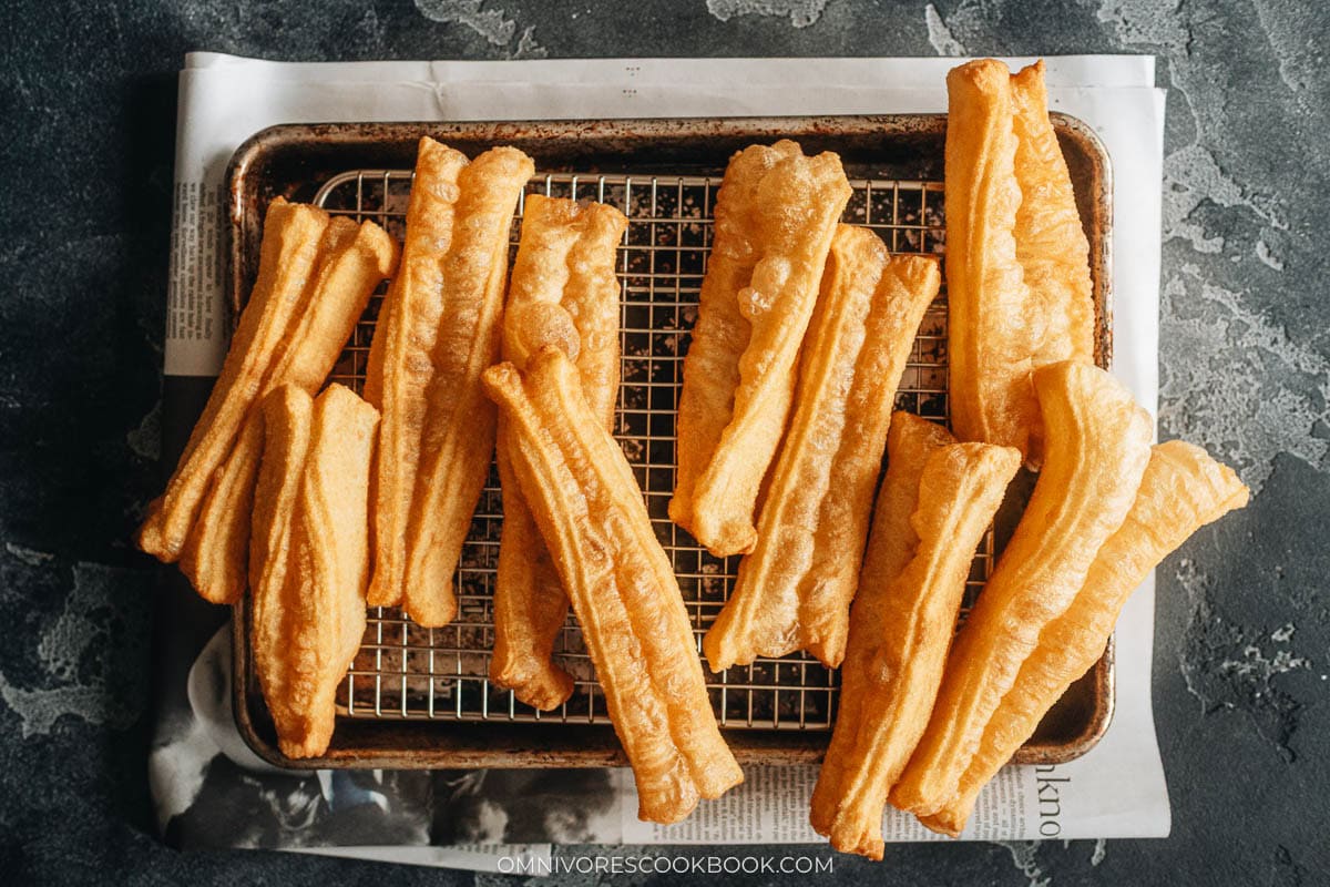 You Tiao (Chinese Donuts) 油条

