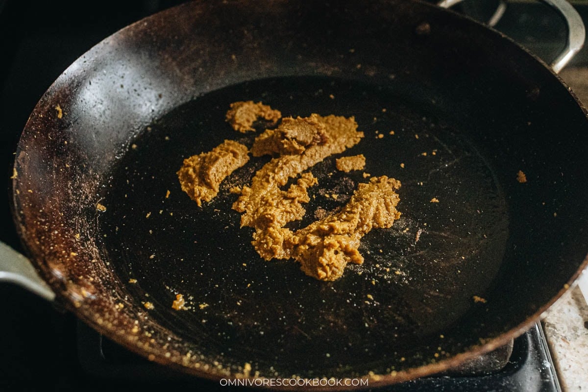 cooking the curry paste