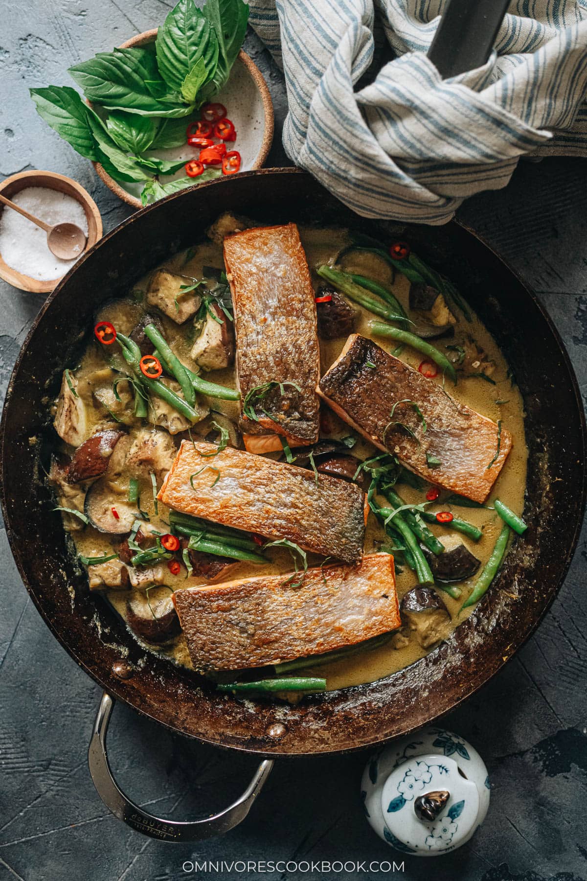 Crispy Thai-style salmon curry in a pan