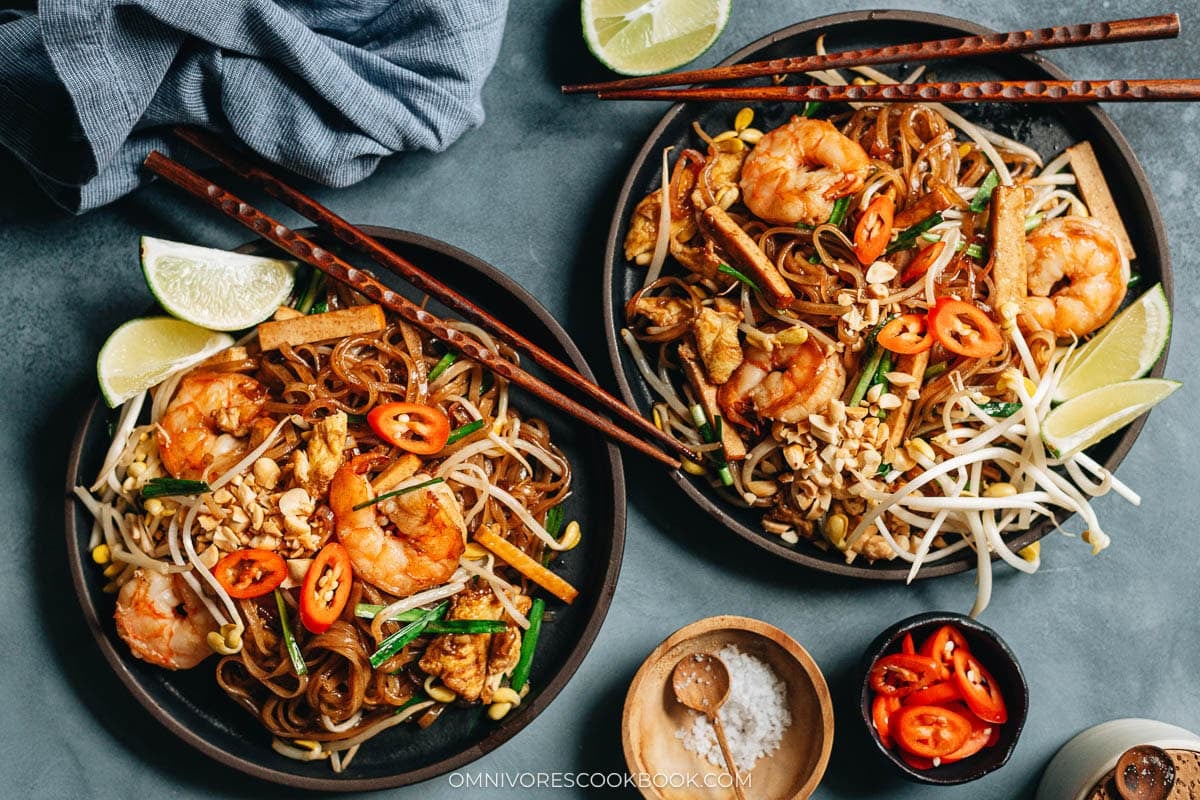 Shrimp Pad Thai in 2 plates