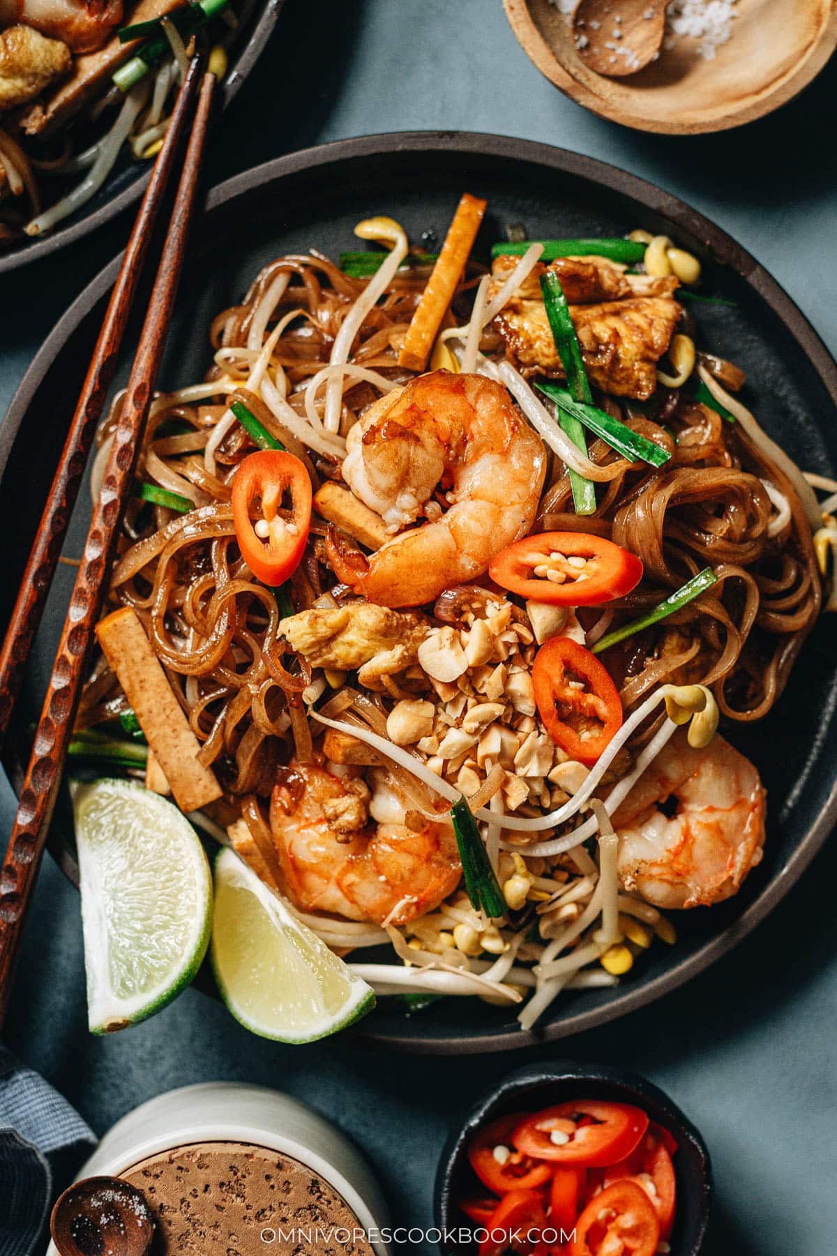 Fast shrimp pad thai with smoked tofu in tangy sauce