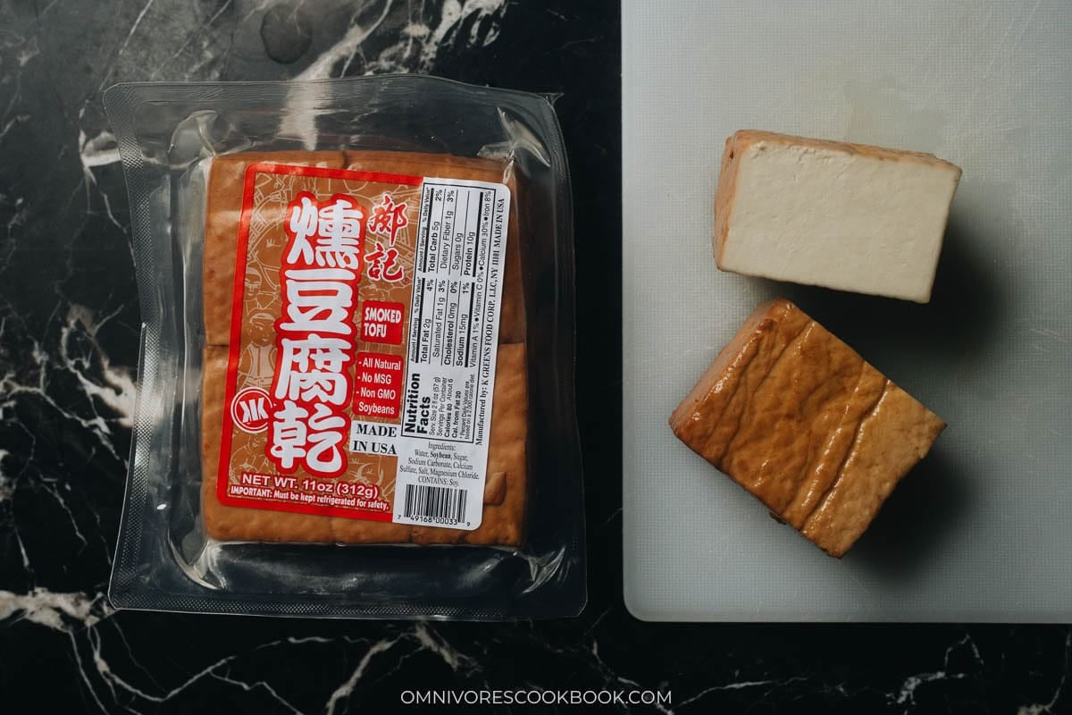 Packaged baked smoked tofu for pad thai