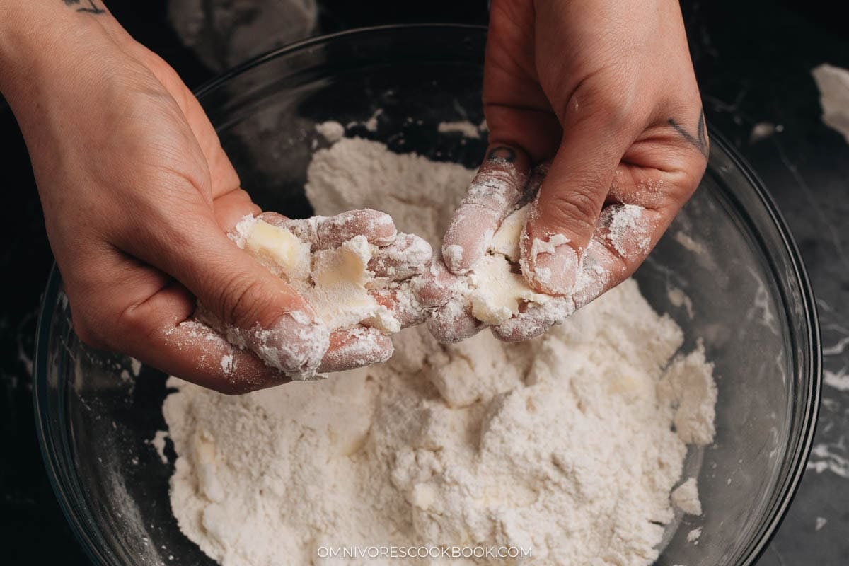 Mix until the flour is crumbly
