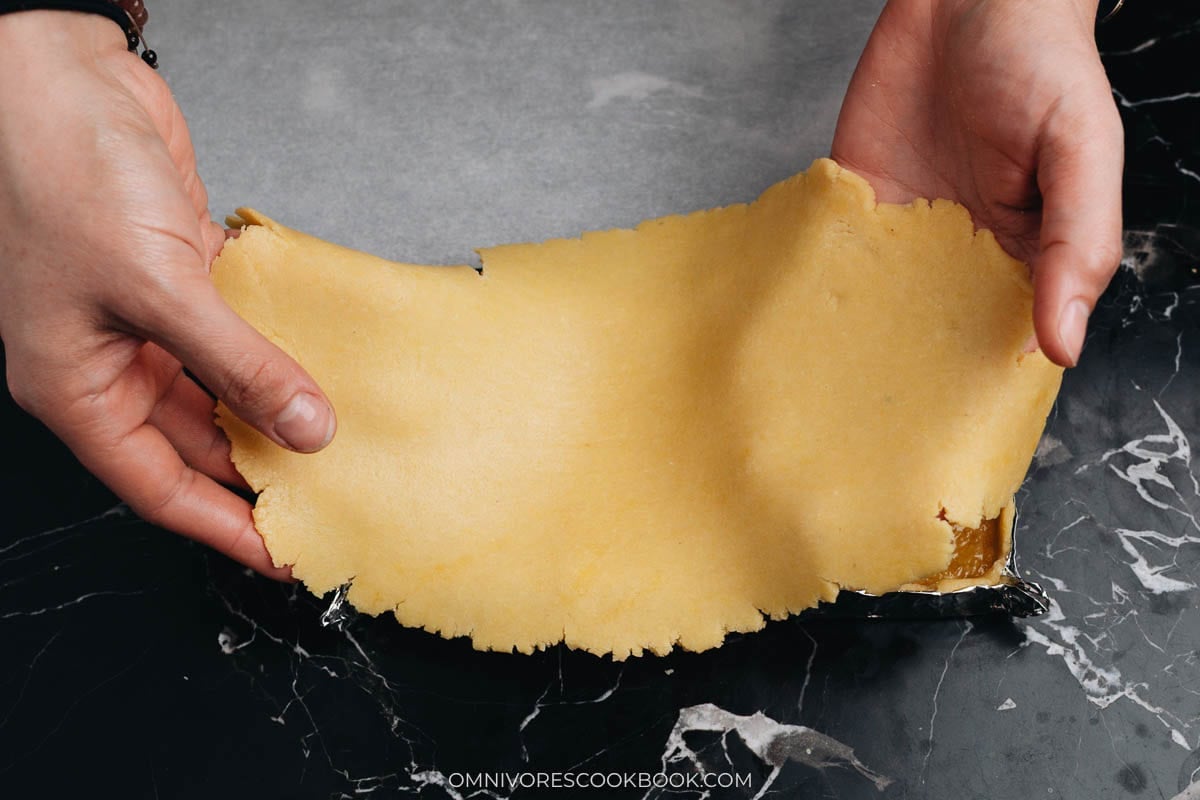 Cover the filling with another dough sheet