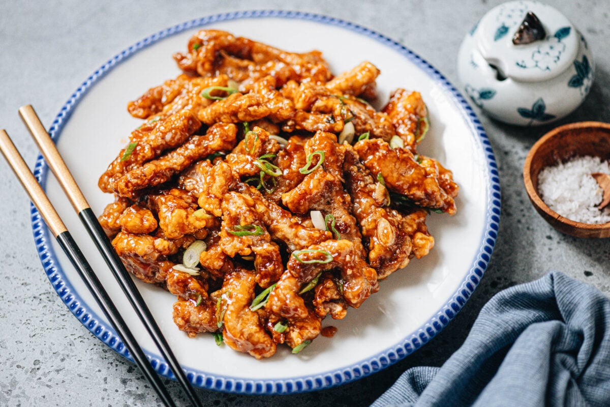 Sweet and Sour Pork (糖醋里脊) | Introducing the authentic Chinese sweet and sour pork made with lightly battered pork, pan-fried until crispy, juicy, and tender, then tossed in a fragrant sticky sauce with a perfectly balanced sweet and sour taste. It’s super easy to make and tastes way better than takeout! {Gluten-free Adaptable} Homemade sweet and sour pork