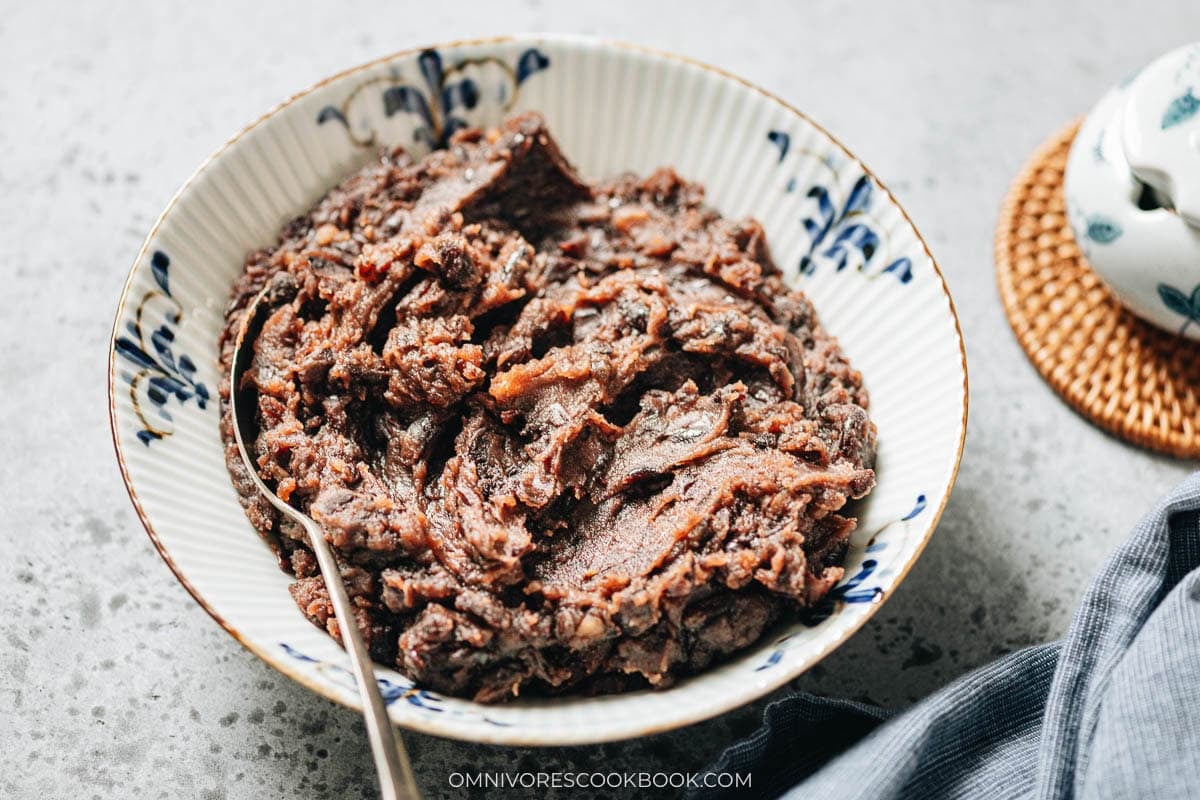 Red Bean Paste on a plate (红豆沙馅)