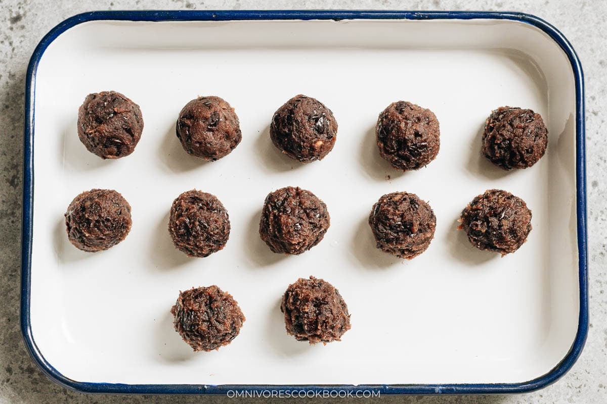 Portion the red bean paste in a pan