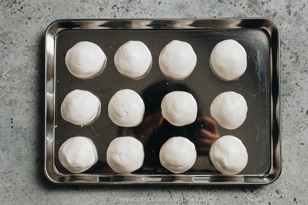 Divide the dough on a tray sheet