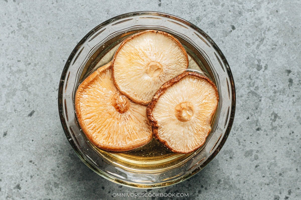  Soaking the shiitake