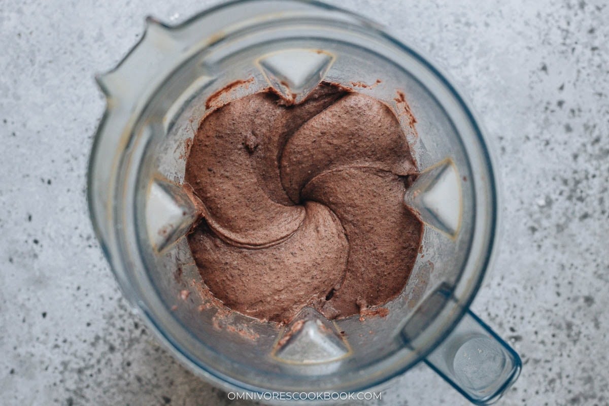 Blending red bean in a blender