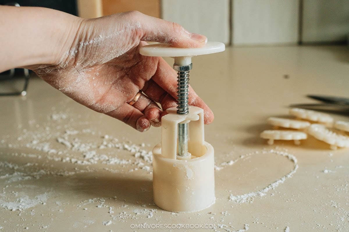 How to press the mold