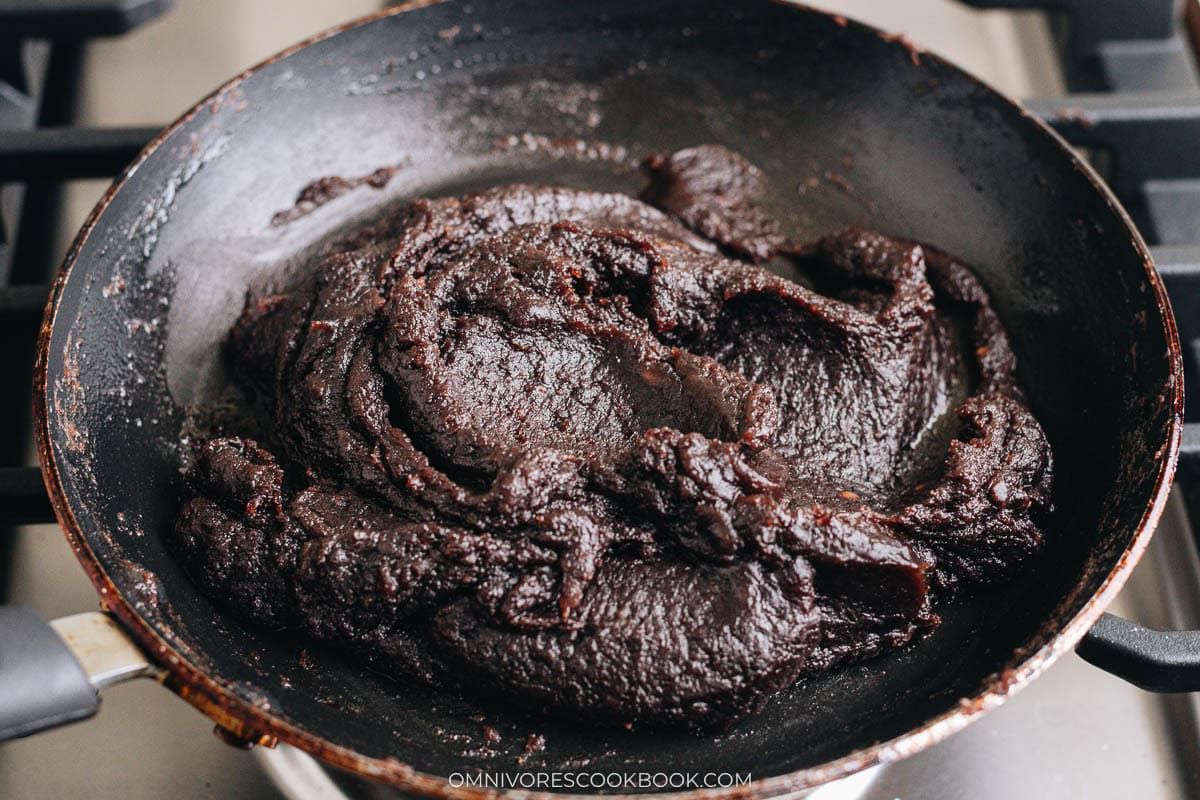 Texture of finished red bean paste for mooncake