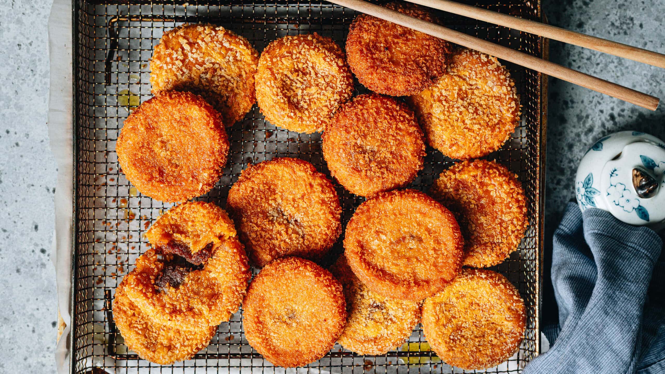 Chinese Pumpkin Cake (南瓜饼)