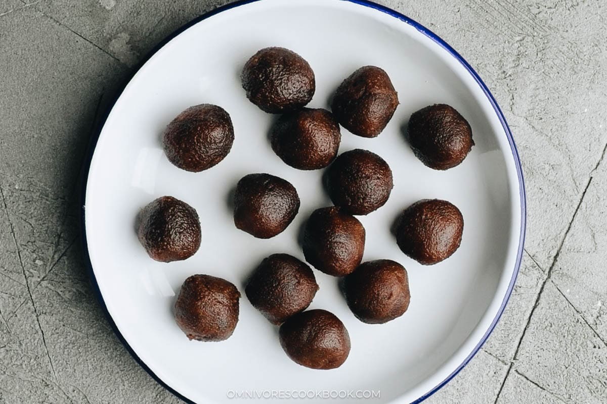 Rolling red bean paste into small filling balls