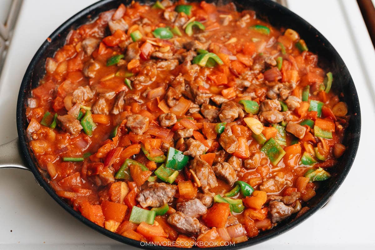 Lamb sauce ready to serve