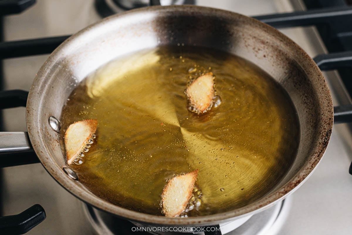 How to Make Chili Oil (辣椒油)