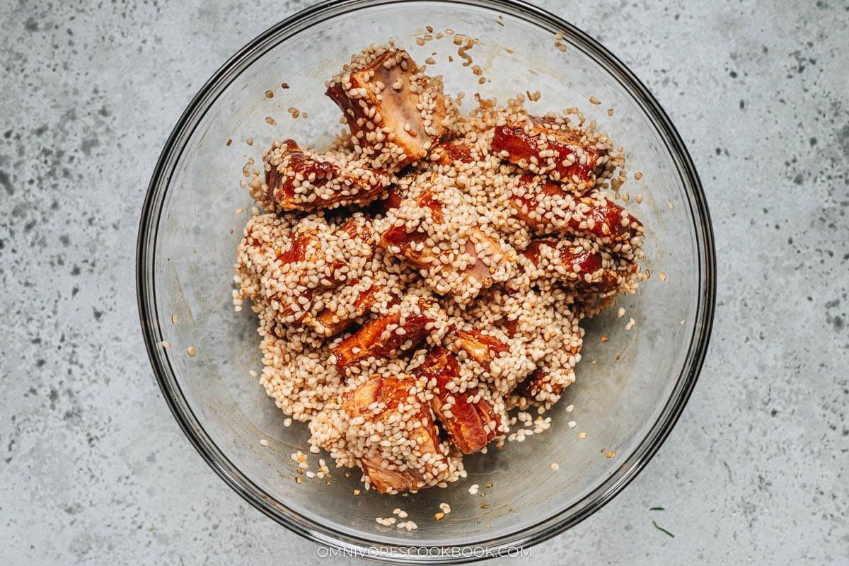 Marinated ribs tossed with seasoned sticky rice