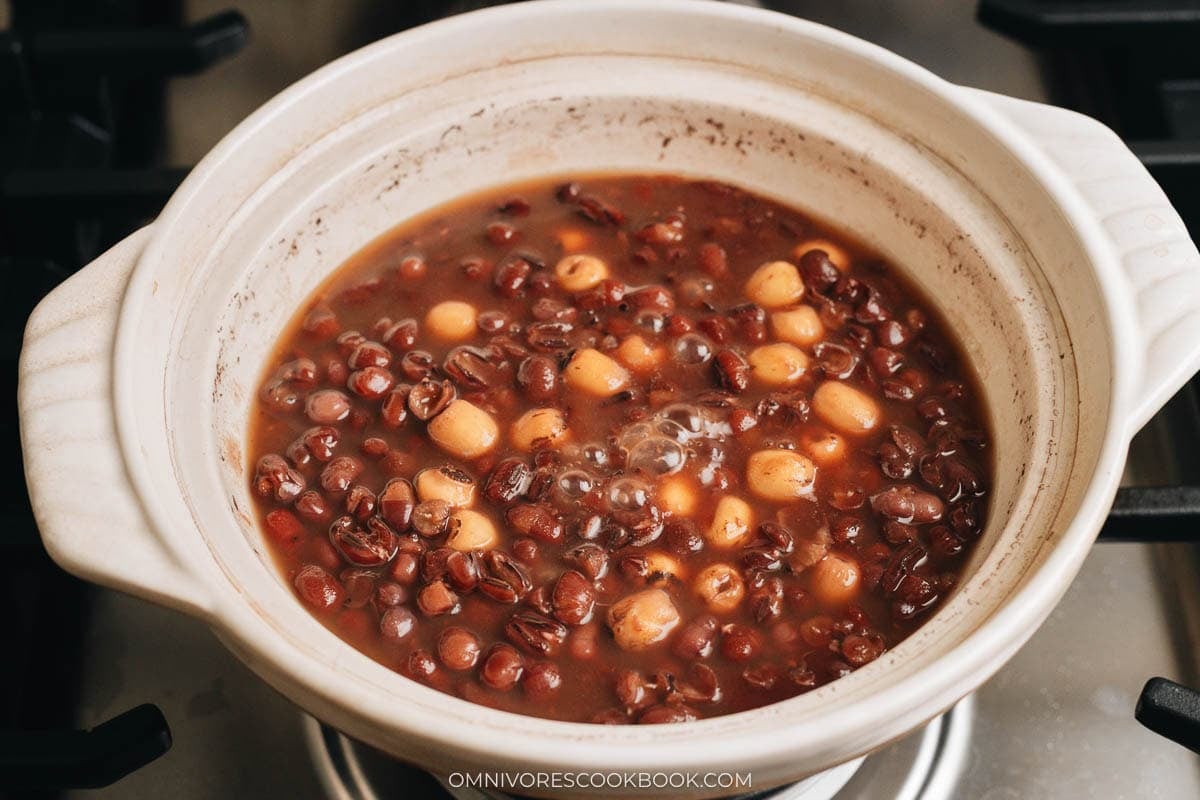 simmering red bean soup
