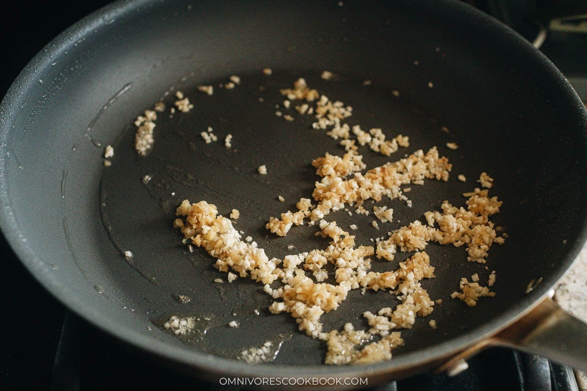 Ginger, garlic, and curry powder blooming in oil for curry noodle soup broth
