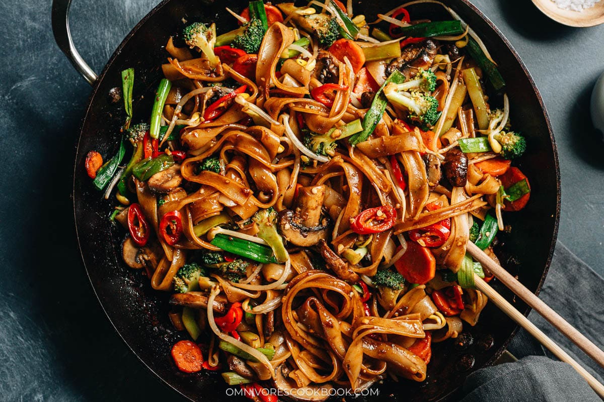 vegetable chow fun in a skillet ready to serve