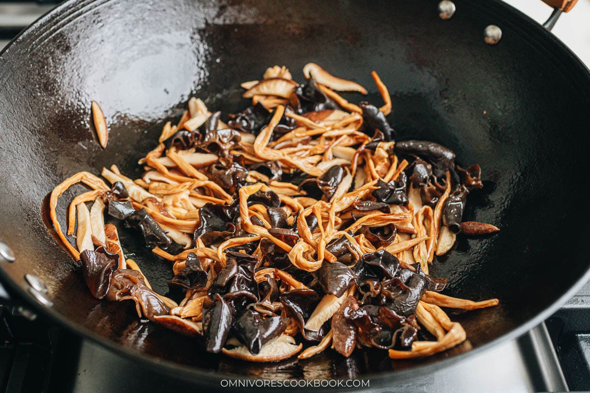Chinese Noodle Sauce (Da Lu Mian, 打卤面)